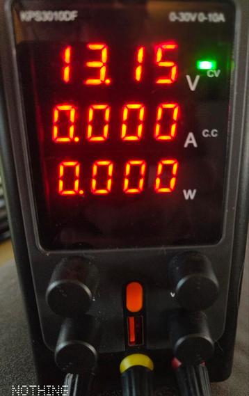 Laboratoriumvoeding 0-30V 0-10A beschikbaar voor biedingen
