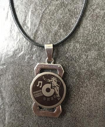Michael Jackson ketting CD number one beschikbaar voor biedingen