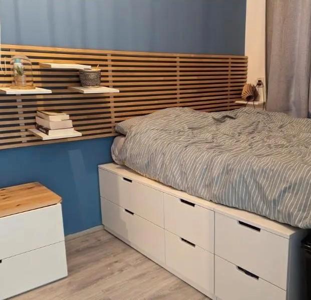 Ikea Mandal hoofdbord met plankjes, Huis en Inrichting, Slaapkamer | Bedden, Gebruikt, Tweepersoons, Overige maten, Overige maten