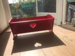 Poppenbed hout hartje rood, Kinderen en Baby's, Speelgoed | Poppen, Ophalen, Zo goed als nieuw, Overige typen