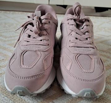 Sneakers maat 41 beschikbaar voor biedingen