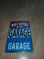 What happens in the garage mancave wandbord, Ophalen of Verzenden