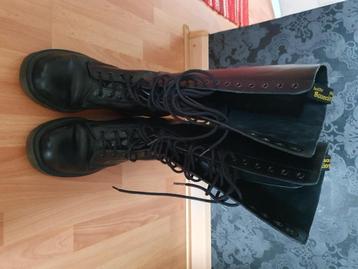 Extra hoge Dr Martens laarzen beschikbaar voor biedingen