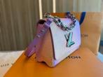 Louis Vuitton Epi Twist Shoulder Bag MM Gradient ZGAN SALE, Sieraden, Tassen en Uiterlijk, Tassen | Damestassen, Ophalen, Zo goed als nieuw