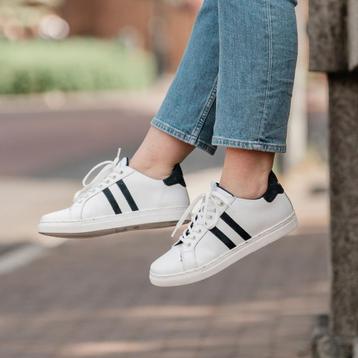 Sneakers Girona beschikbaar voor biedingen