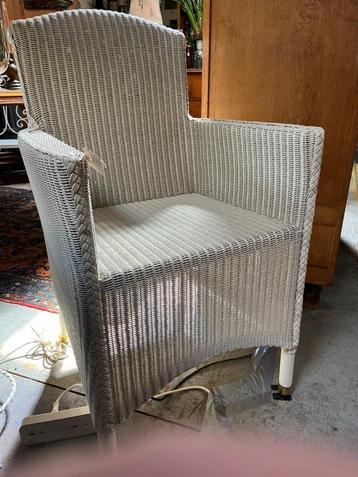 129) Prachtige Lloyd Loom fauteuil.