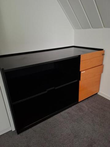 Dressoir kast met lades beschikbaar voor biedingen