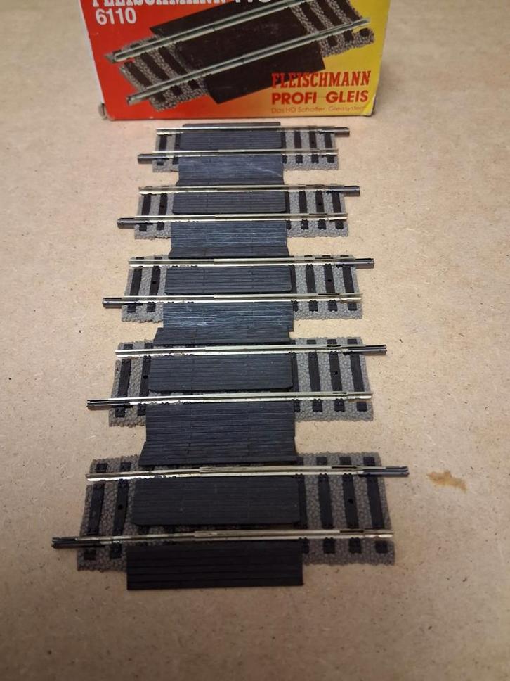 5 x fleischmann 6110  compensatierail nieuwstaat in de ovp, Hobby en Vrije tijd, Modeltreinen | H0, Zo goed als nieuw, Rails, Gelijkstroom