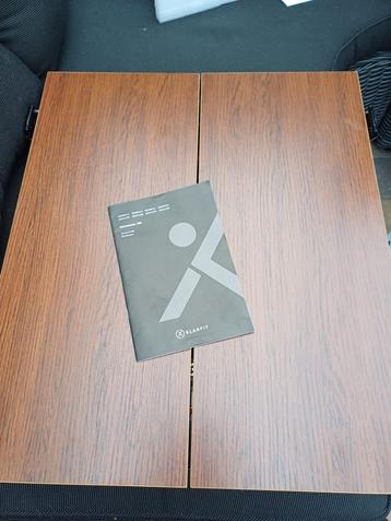 elektronisch dartbord met kast en pijlen  beschikbaar voor biedingen