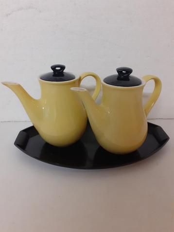 Boch Keralux Belgium - 2 kleine pastel gele koffiekannetjes beschikbaar voor biedingen