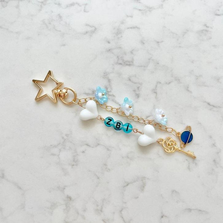 Kpop Zerobaseone (ZB1) sleutelhanger, Verzamelen, Muziek, Artiesten en Beroemdheden, Nieuw, Gebruiksvoorwerp, Ophalen of Verzenden