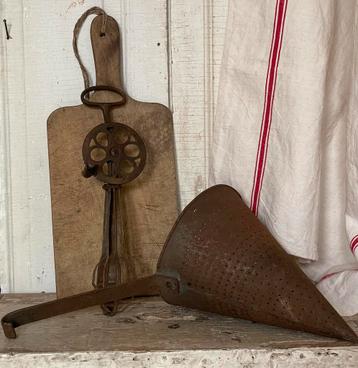 Brocante oude puntzeef / zeef met handvat beschikbaar voor biedingen