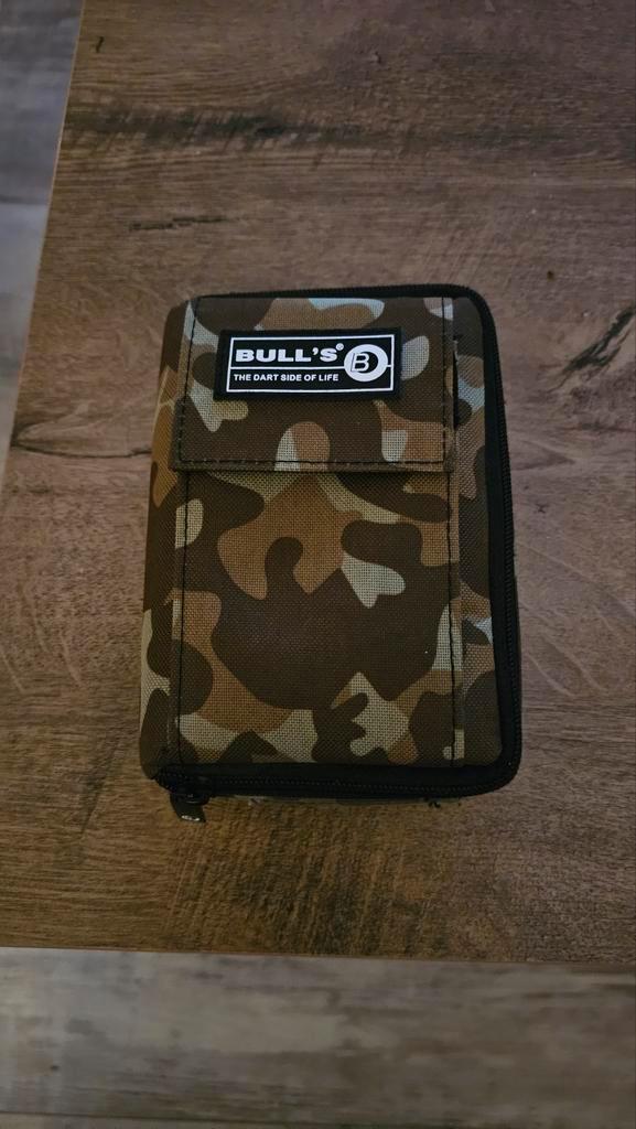 Bulls Dart Case - 3 Pijlen + Flights Vakjes, Sport en Fitness, Darts, Nieuw, Ophalen