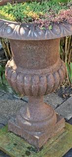 Grote gietijzeren tuinvaas op statief (H 91 cm) (brocante), Tuin en Terras, Ophalen, Gebruikt