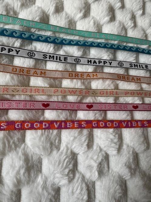 Tekst lint, Sieraden, Tassen en Uiterlijk, Armbanden, Nieuw, Overige materialen, Overige kleuren, Met bedels of kralen, Verzenden