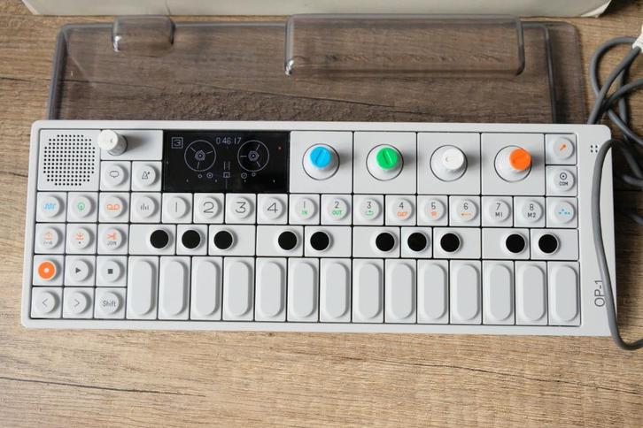 Teenage Engineering OP-1 rev2, Muziek en Instrumenten, Synthesizers, Zo goed als nieuw, Overige aantallen, Overige merken, Ophalen of Verzenden