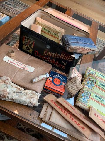 Antieke Verbanddoos Eerste Hulp Blik met Inhoud EHBO beschikbaar voor biedingen