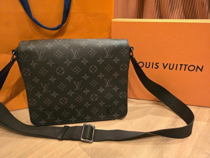 Louis Vuitton Messenger bag voor heren. Origineel met bon, Sieraden, Tassen en Uiterlijk, Tassen | Schoudertassen, Zo goed als nieuw