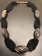 Art Deco zwarte kralen + grote gesneden hoorn kralen ketting, Sieraden, Tassen en Uiterlijk, Antieke sieraden, Ophalen of Verzenden