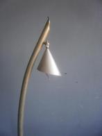 Vloerlamp, gebogen en geanodiseerde buis d. 25,4 cm op een r, 1950-1960, 150 tot 200 cm, Gebruikt, Ophalen of Verzenden