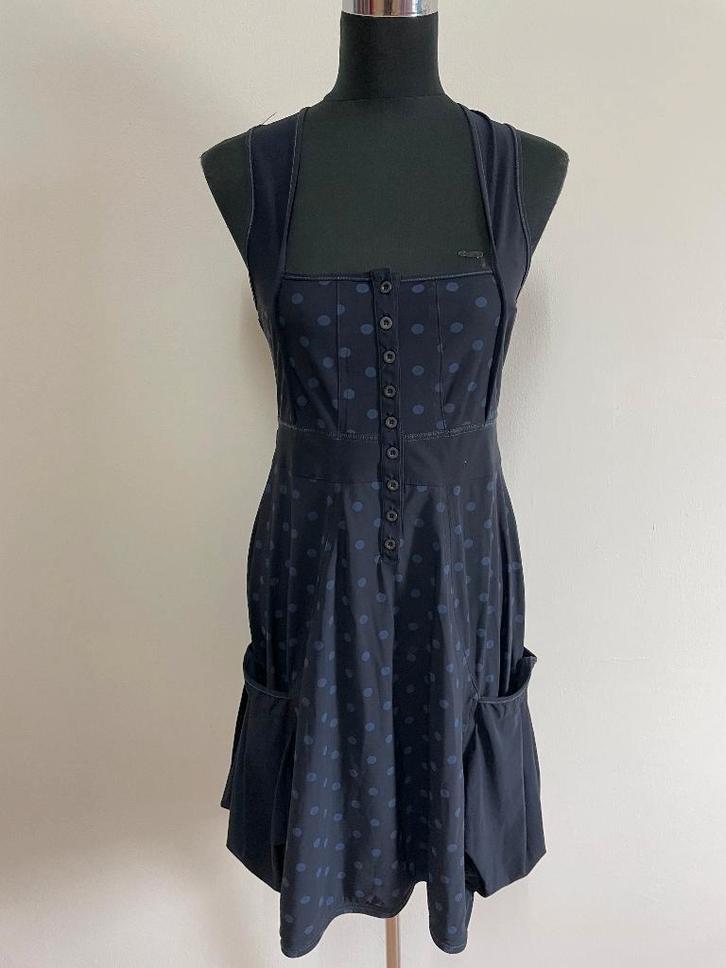 J69 - Zwart-blauwe polkadot Cassiopee jurk maat S (1), Kleding | Dames, Jurken, Zo goed als nieuw, Zwart, Ophalen of Verzenden