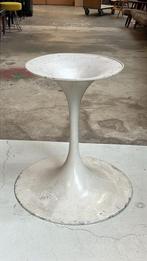 Vintage Trompet of tulpvoet in de stijl van Saarinen, Huis en Inrichting, Tafels | Eettafels, Ophalen, Gebruikt, Rond, Vintage design