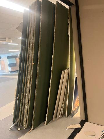 Gratis spaanplaat beschikbaar voor biedingen