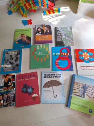 Sociale studie boeken beschikbaar voor biedingen