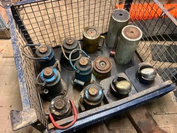 Hydraulische Vijzels - Industrieel Gebruik beschikbaar voor biedingen