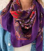 Paarse Sjaal met mooie print (de Bijenkorf), Ophalen of Verzenden, Gedragen, Sjaal