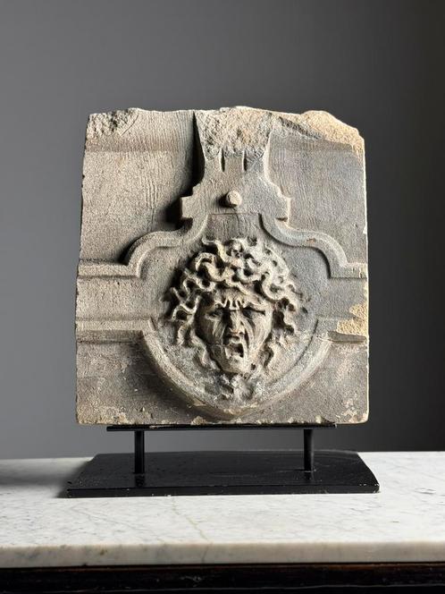 18e eeuws hand carved fragment Medusa antiek, Antiek en Kunst, Antiek | Religie, Ophalen