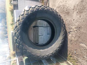 Trekkerband en autobanden  beschikbaar voor biedingen