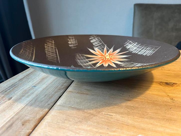 Prachtige bijzondere handbeschilderde West Germany schaal, Huis en Inrichting, Woonaccessoires | Schalen en Manden, Zo goed als nieuw