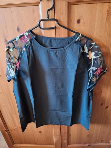 shirtje geborduurde mouwtjes L/XL nieuw beschikbaar voor biedingen