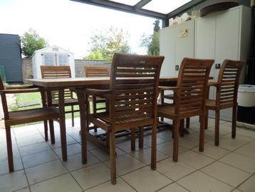 tuintafel met 8 stoelen en 8 zitkussens beschikbaar voor biedingen