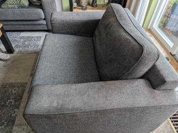 Gratis: 2 vierzitters en een loveseat