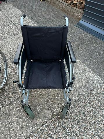 Inklapbare rolstoel beschikbaar voor biedingen