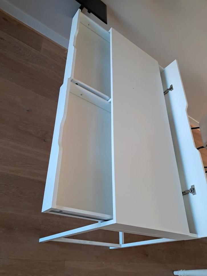 IKEA Bureau - Stijlvol en Praktisch!, Huis en Inrichting, Bureaus, Zo goed als nieuw, Bureau, Ophalen
