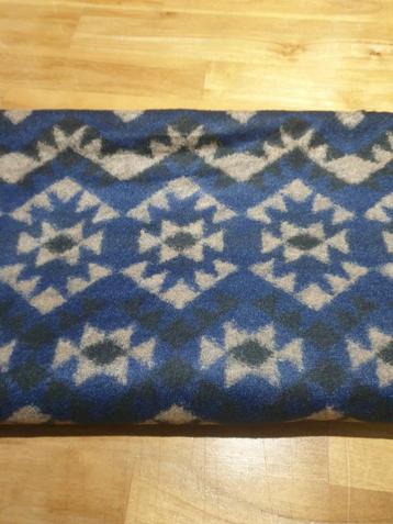 Wol jacquard blauw beige beschikbaar voor biedingen