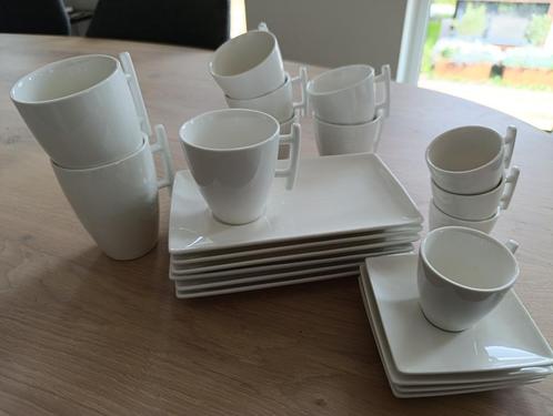modern servies Yong, Huis en Inrichting, Keuken | Servies, Zo goed als nieuw, Kop(pen) en/of Schotel(s), Effen, Aardewerk, Ophalen