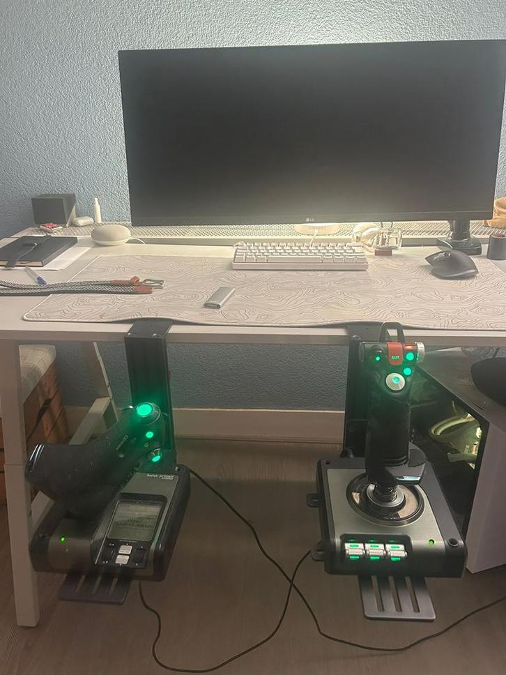 Saitek X52 HOTAS + Bureau Mount - Complete Set!, Computers en Software, Joysticks, Zo goed als nieuw, Ophalen of Verzenden