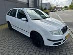 Skoda Fabia Combi 1.4-16V Spirit+*1eEigenaar*APK*NAP*Airco*C, Auto's, Skoda, 47 €/maand, Origineel Nederlands, Te koop, 5 stoelen