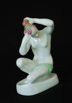 Erotisch Naakt Beeld 60's Vrouw met bloem in haar. Vintage, Ophalen of Verzenden