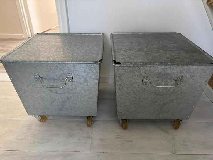 2 multifunctionele metalen opbergbakken op wieltjes, Huis en Inrichting, Woonaccessoires | Kisten, Gebruikt, Minder dan 50 cm