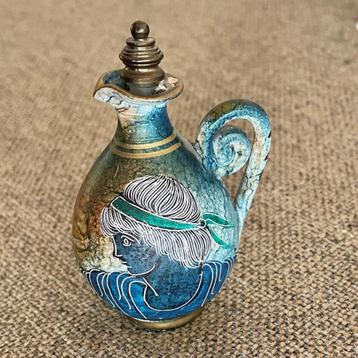 Keramiek parfumflesje beschikbaar voor biedingen