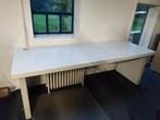Groot stevig bureau met stopcontacten, Ophalen, Gebruikt, Bureau