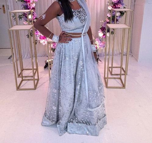 Zilvere gevoerde lehenga, Kleding | Dames, Trouwkleding en Trouwaccessoires, Zo goed als nieuw, Trouwjurk, Ophalen of Verzenden