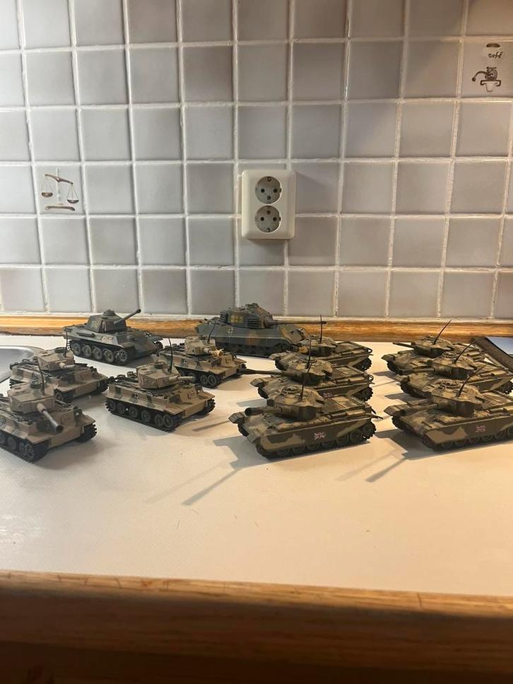 Wsi tekno lading tanks 12 x gorgi toys, Hobby en Vrije tijd, Modelbouw | Auto's en Voertuigen, Gebruikt, Tank, 1:50 of kleiner