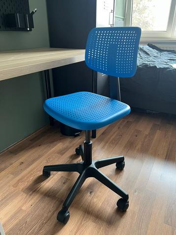 Ikea blauwe bureaustoel beschikbaar voor biedingen
