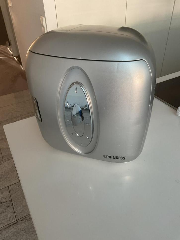 Princess koelkastje kan koelen en warmhouden 12volt+220volt, Caravans en Kamperen, Kampeeraccessoires, Zo goed als nieuw, Ophalen
